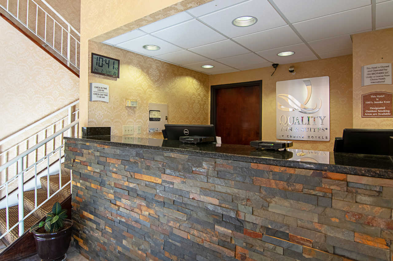 hotel-front-desk